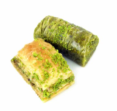 Lezzetli Türk baklava ve yeşil fıstık fındık ile sarma.