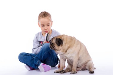 Kız köpek, bir stetoskop dinler önem verdiği.