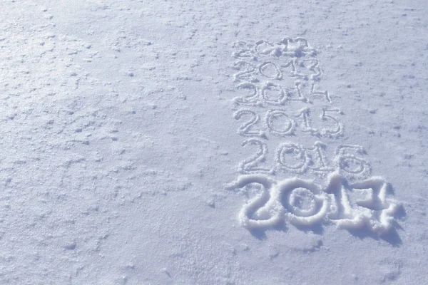 Neujahrsdatum 2017 im frischen Pulverschnee geschrieben — Stockfoto