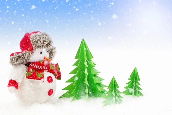 Christmas background, snowman with paper trees in the snow — Stock Photo, Image