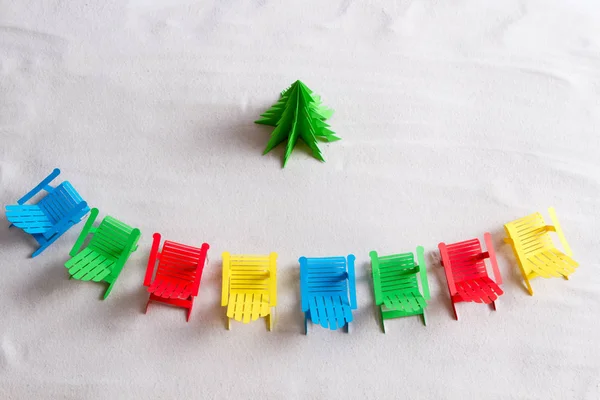 Bright sun loungers around the Christmas tree made of paper. — Stock Photo, Image