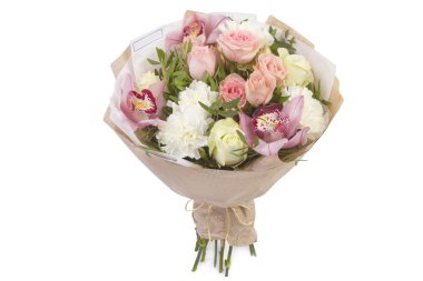 Taze çiçekler parlak buketny kompozisyon, beyaz arka plan izole.