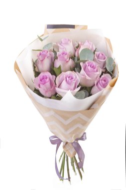 Taze çiçekler parlak buketny kompozisyon, beyaz arka plan izole.