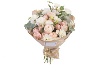 Taze çiçekler parlak buketny kompozisyon, beyaz arka plan izole.