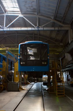 Rusya, Novosibirsk, 22 Nisan 2017: Araba elektrikli trenler tamir dükkanında. Atölye metro
