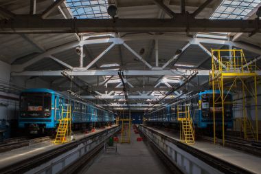 Rusya, Novosibirsk, 22 Nisan 2017: Araba elektrikli trenler tamir dükkanında. Atölye metro