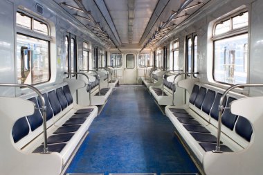 Rusya, Novosibirsk, 22 Nisan 2017: Araba elektrikli trenler içinde. Boş bir kamyonu.