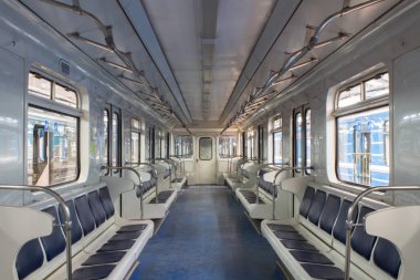 Rusya, Novosibirsk, 22 Nisan 2017: Araba elektrikli trenler içinde. Boş bir kamyonu.