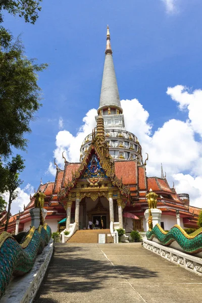 PHANG NGA / THAILAND - MARÇO 6, 2017: Temple Wat Bang Riang, Phang Nga, Tailândia — Fotografia de Stock