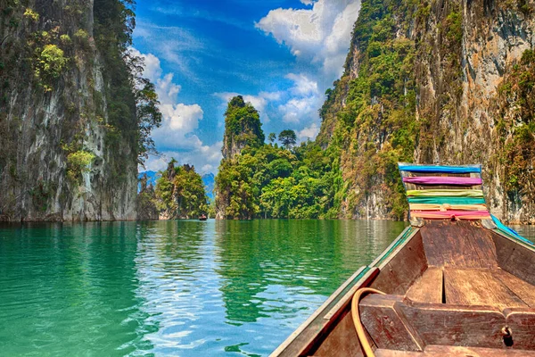 HDR fotó. Három sziklák Cheow Lan-tó, Khao Sok Nemzeti Park, Thaiföld. — Stock Fotó