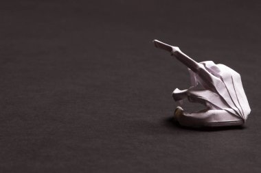 Siyah Cadılar Bayramı arka plan beyaz iskelet ellerle