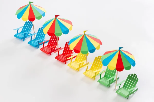 Paper beach umbrellas and chair on a white background. Isolated background. — Stock Photo, Image