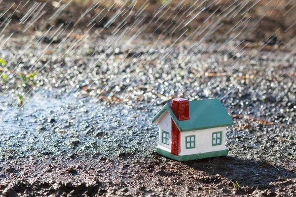 Little house in the rain. — Stock Photo, Image