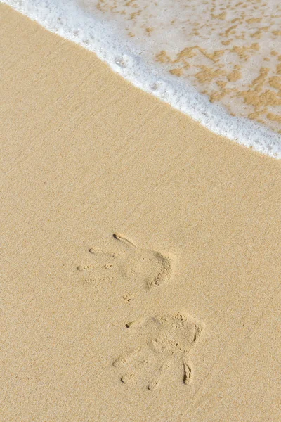 Selo de mão na areia — Fotografia de Stock