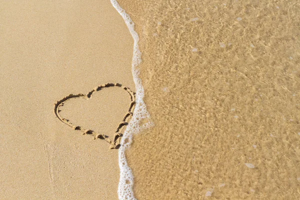 A heart in the sand on the beach — Stock Photo, Image