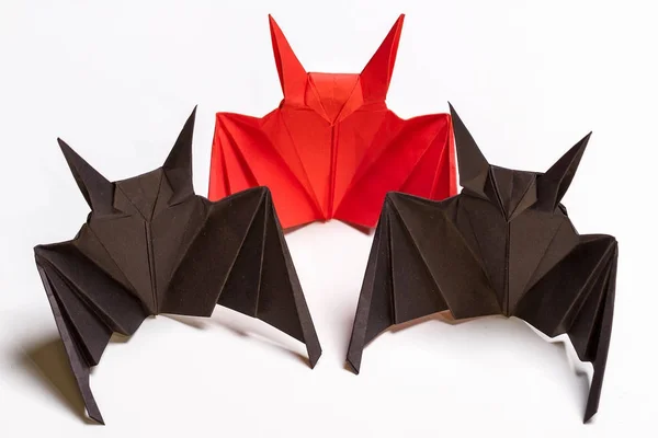 Origami Halloween bat na bílém pozadí. — Stock fotografie