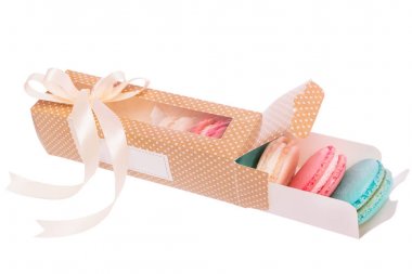 Taze çiçekler parlak buketny kompozisyon, beyaz arka plan izole.