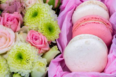 Taze çiçekler, beyaz izole parlak buketny kompozisyon