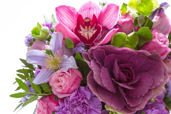 Taze çiçekler, beyaz izole parlak buketny kompozisyon