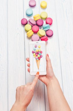 Bir macaroons fincan fotoğraf