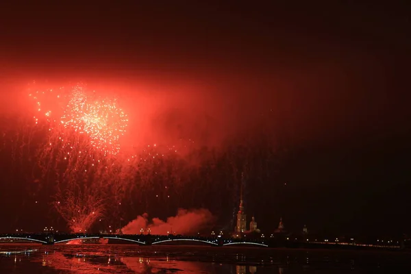 Россия Санкт Петербург Ночной Фейерверк Над Петропавловской Крепостью — стоковое фото