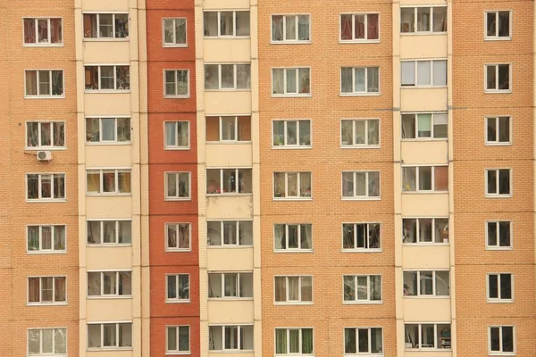 Janelas Prédio Apartamentos — Fotografia de Stock