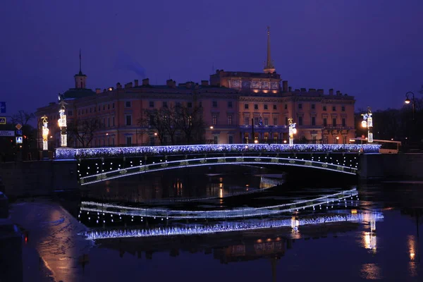 Rusland Petersburg Panteleymonov Bridge Mikhailovski Kasteel Avond Met Weerspiegeling Het — Stockfoto