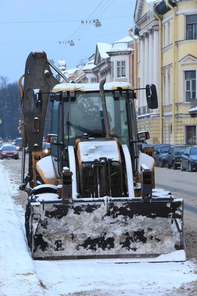 Снегоуборочный Трактор Улице — стоковое фото