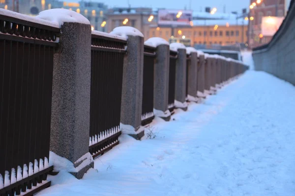 Nasyp Miasta Ośnieżone Zima — Zdjęcie stockowe