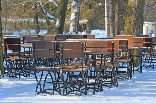 Stoły Krzesła Kawiarni Ulicy Zimie — Zdjęcie stockowe