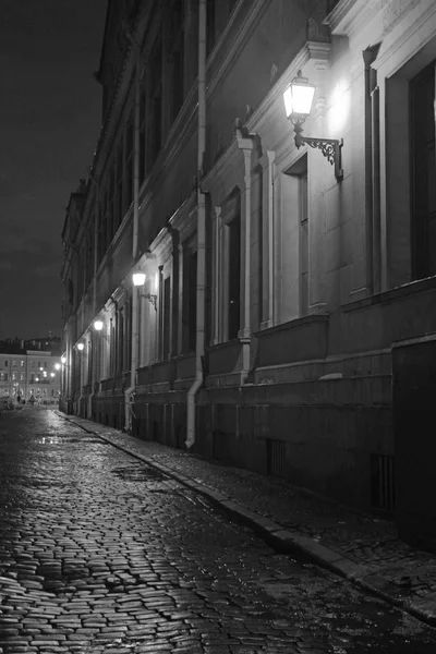 Rua Antiga Abandonada Cidade Noite Com Pedras Pavimentação — Fotografia de Stock