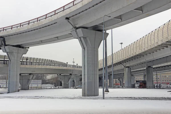 Høye Stolper Motorveien Veien – stockfoto