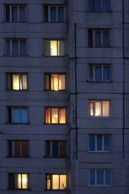 Geceleri parlayan daire windows her işgalci kendi gizlilik bulunduğu