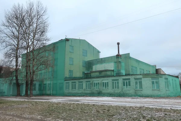 Building Old Abandoned Factory Covered Green Mesh Repair — Stock Photo, Image