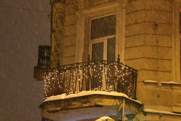 Balcony Old Building Decorated Garland Winter Evening Blizzard — Stock Photo, Image