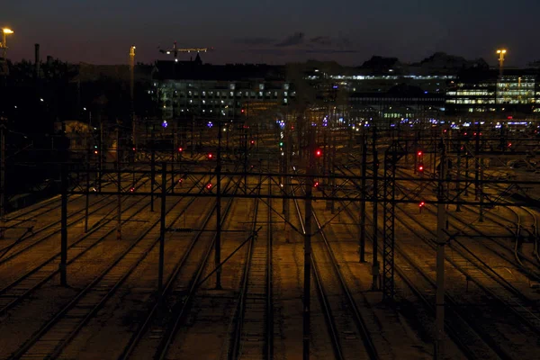 Deserted Railway Tracks Traffic Lights Night Large Railway Station — 스톡 사진