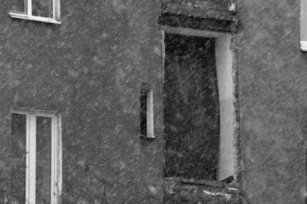 Wall Old House Broken Doorway Snowfall — Stock Photo, Image