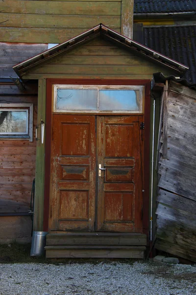 Eski Bir Kır Evinde Ahşap Kapılar Pencereler Olan Veranda — Stok fotoğraf