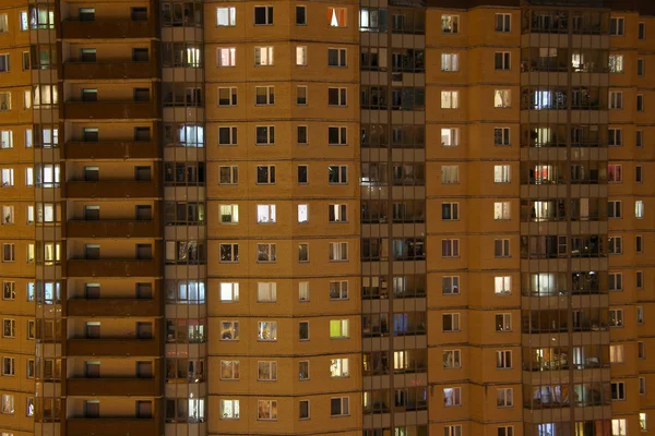 Glödande Lägenhet Windows Natten Där Varje Person Har Sin Egen — Stockfoto