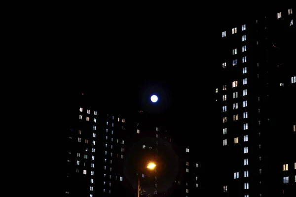 Full Moon Two Apartment Buildings Lighted Windows — Stock Photo, Image