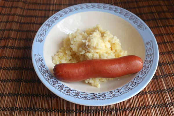 Salsicha Mingau Milho Uma Placa Mesa Para Café Manhã — Fotografia de Stock