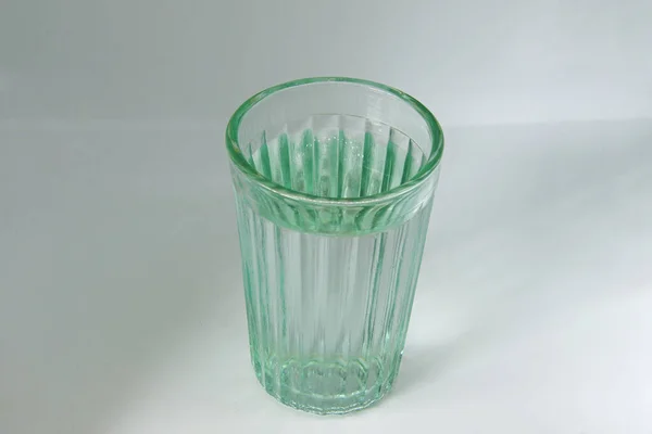 Helder Geslepen Glas Met Schoon Koud Water Uit Een Put — Stockfoto