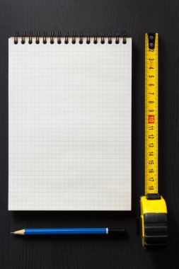 defter ve kalem ahşap üzerine