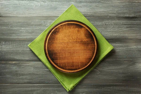ナプキンと木製の背景ボード — ストック写真