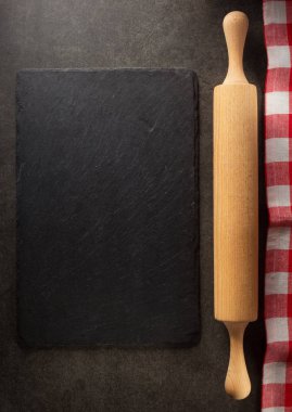 peçete ve masada tepsi