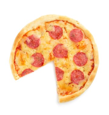 pepperoni pizza üzerinde beyaz izole 