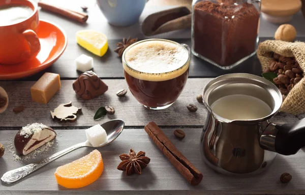 Cup of coffee and ingredients on wood — Stock Photo, Image
