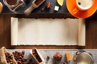 fincan kahve ve malzemeler ahşap üzerine