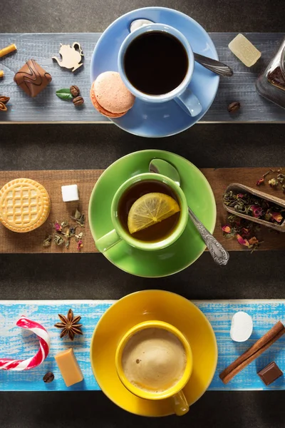 Cup of coffee and tea on wood — Stock Photo, Image