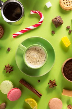 Kahve fincanı ve fasulye